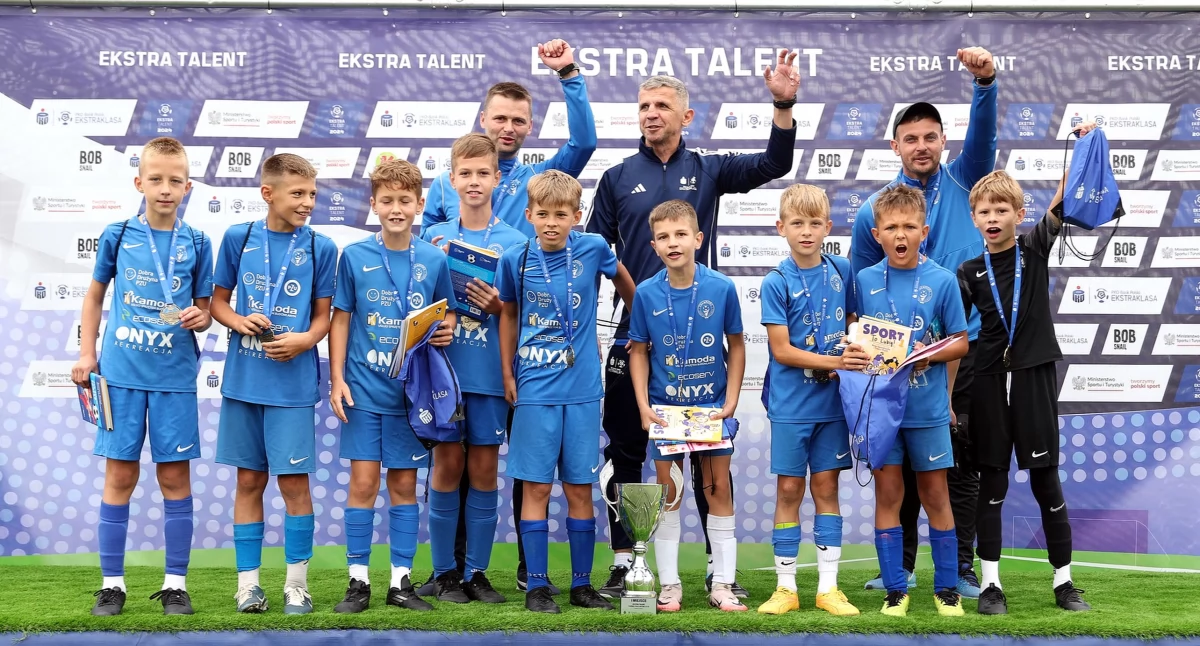 Zwycięstwo Akademii Piłkarskiej Champions Końskie w turnieju Ekstra Talent 2024! [ZDJĘCIA]