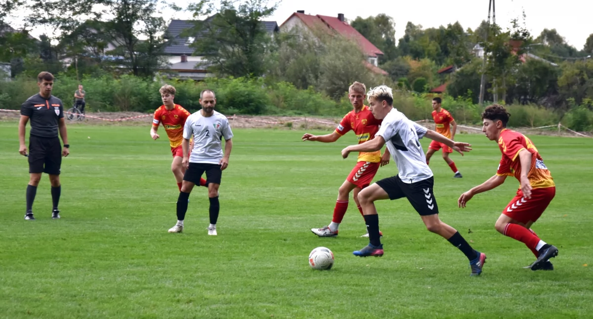 Okręgowy Puchar Polski. Derby powiatu koneckiego w 4 rundzie rozgrywek