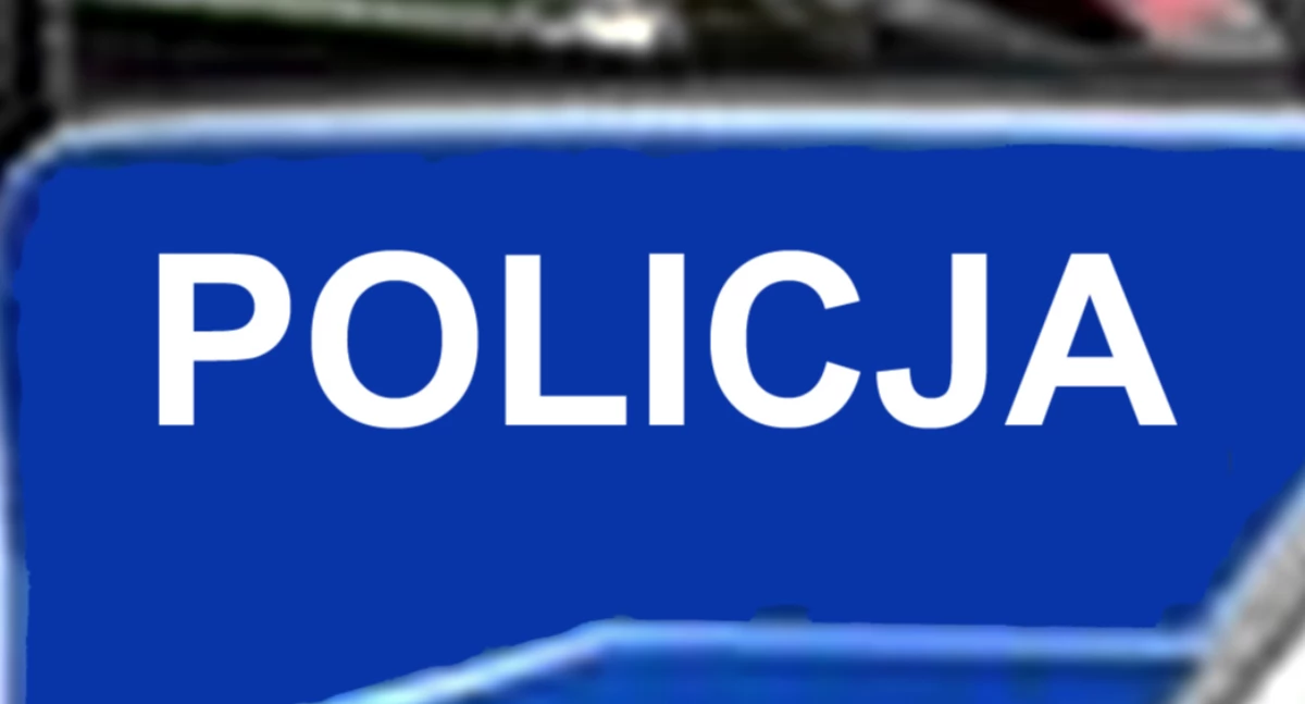 Wypadek w centrum Końskich. Renault potrącił pieszą. Została zabrana na SOR