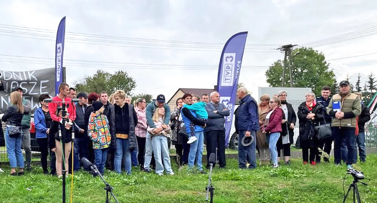 POMORZANY. 5.000 aut codziennie mknie przez wieś. Ludzie czekają na chodniki!