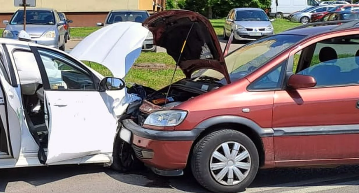 JACENTÓW. Nie ustąpił pierwszeństwa, auta się zderzy​​​​​​​ły