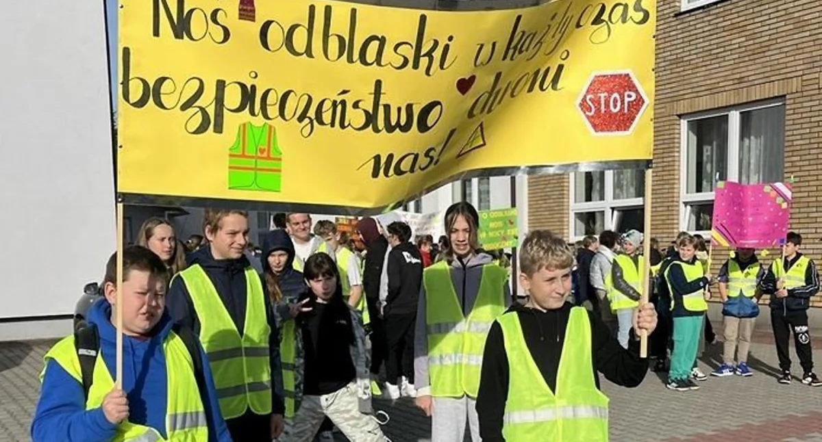 RUDA MALENIECKA. Akcja edukacyjna Odblaskowa Szkoła. Odblaskowi uczniowie wyszli na ulice