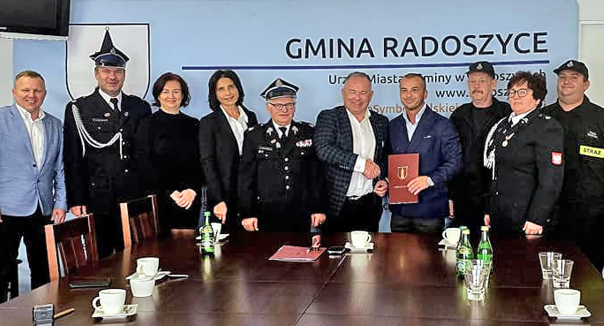 Jeszcze jeden samochód ratowniczo-gaśniczy dla druhów strażaków z Radoszyc [ZDJĘCIA]