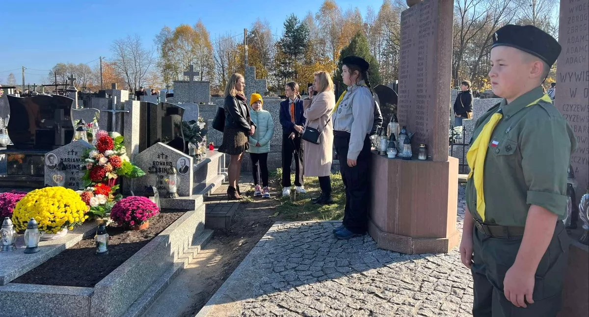 GMINA SMYKÓW. Kwesta na odnowę nagrobków na cmentarzu w Miedzierzy [FOTORELACJA - MNÓSTWO ZDJĘĆ]