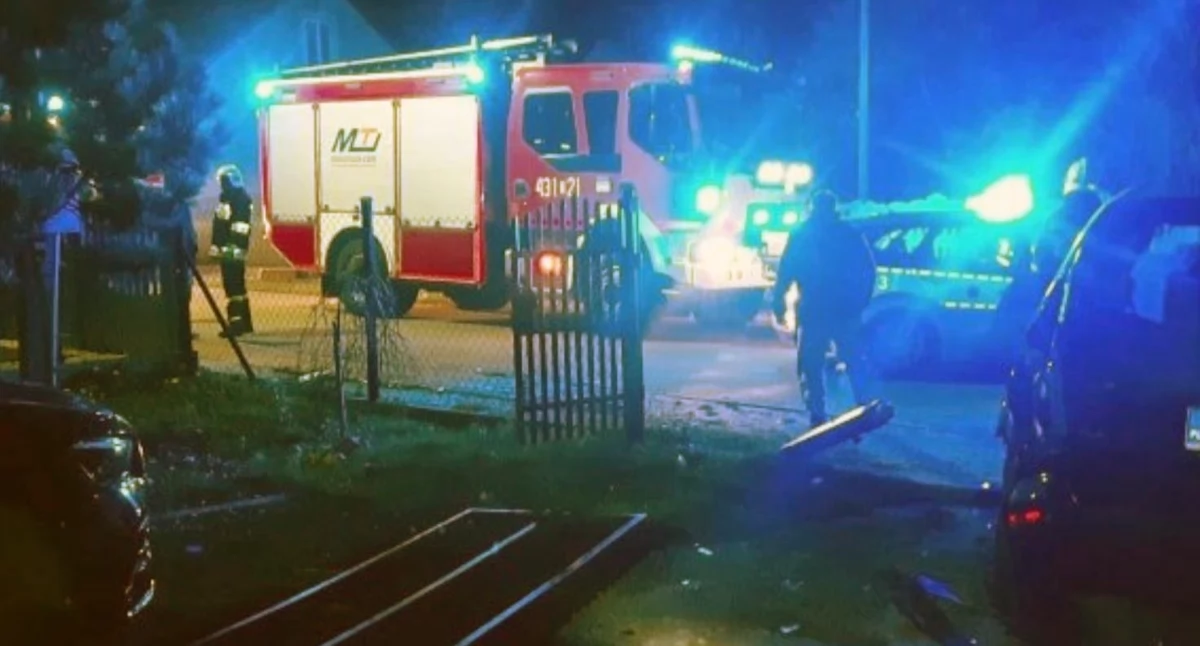 Wypadek w Kazanowie. Kierowca zmienił płeć po zderzeniu pojazdów. Policjanci prowadzą dochodzenie w sprawie tego cudu
