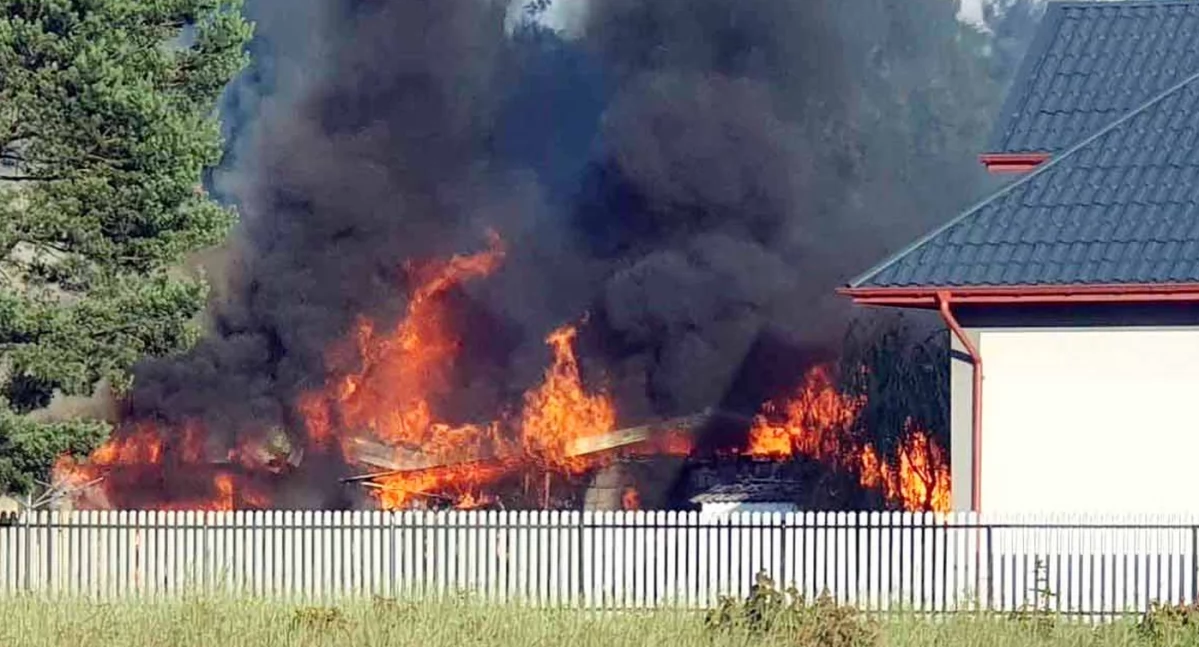 Pożar domu jednorodzinnego w Fałkowie. Jedna osoba poszkodowana