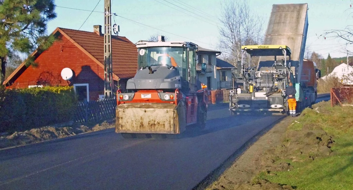 GMINA STĄPORKÓW. W Pardołowie droga równa jak stół w cztery świata strony