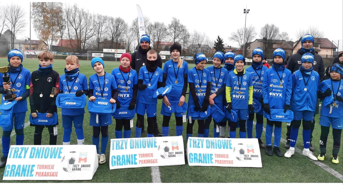 Trzy Dniowe Granie. Drugie miejsce dla młodych piłkarzy AP Champions Końskie [ZDJĘCIA]