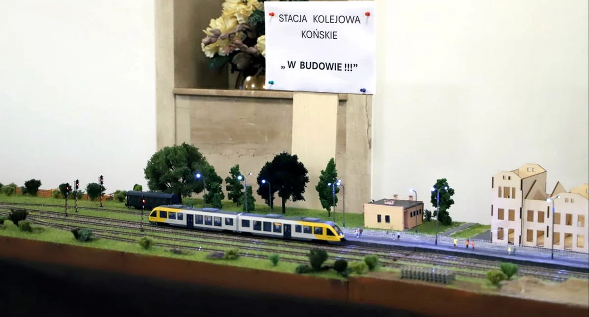 KOŃSKIE. Wystawa makiet kolei modułowej. Świat w miniaturowej lokomotywie [ZDJĘCIA]
