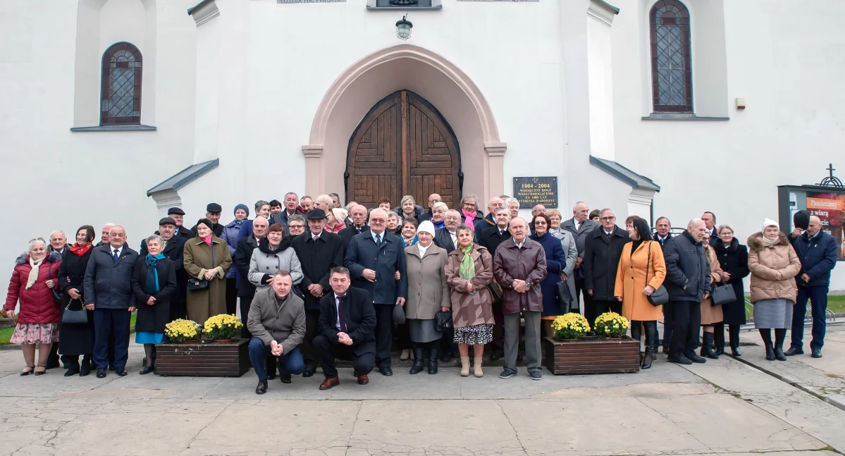 GMINA RADOSZYCE. Raz na dwa lata świętują Złote Gody. Tym razem jubileusz obchodziło aż 37 par! [ZDJĘCIA]