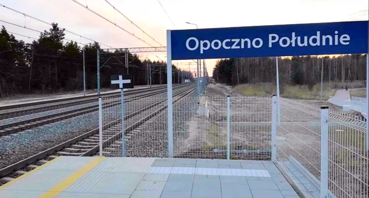 Wracamy do Opoczna Południe i jedziemy w Polskę. Z Końskich koleją mkniemy do Kielc - już niebawem