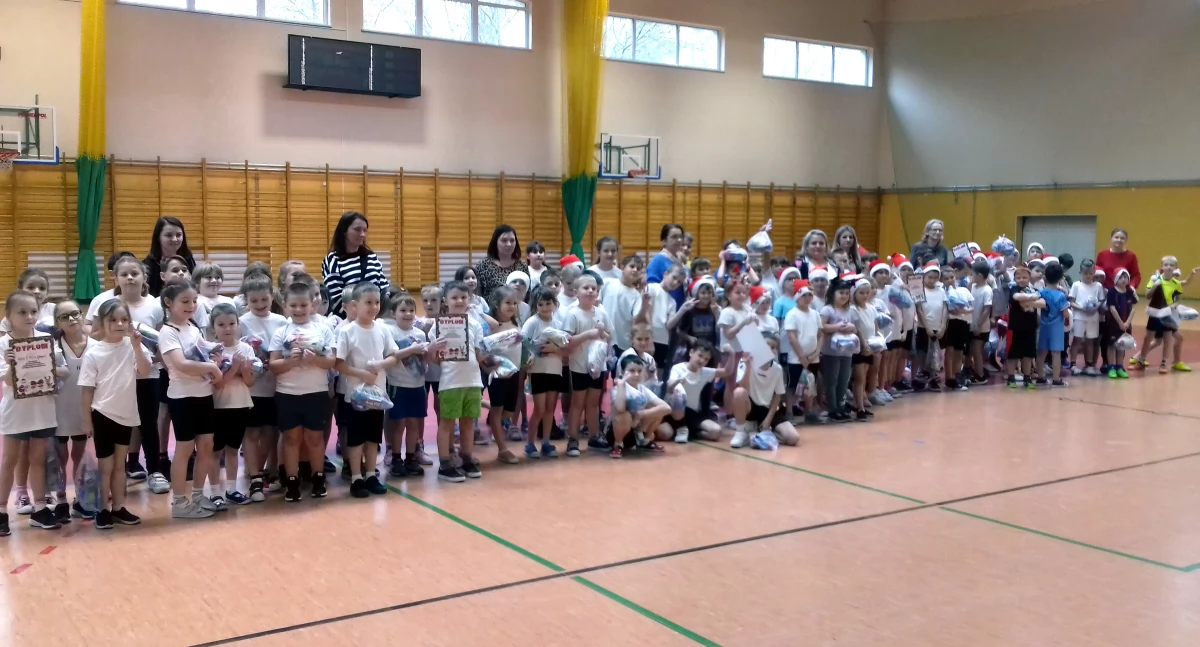 XVII Gminny Gwiazdkowy Turniej Rekreacyjno-Sportowy Fałków 2024. Dwa dni zmagań za nami [ZDJĘCIA]