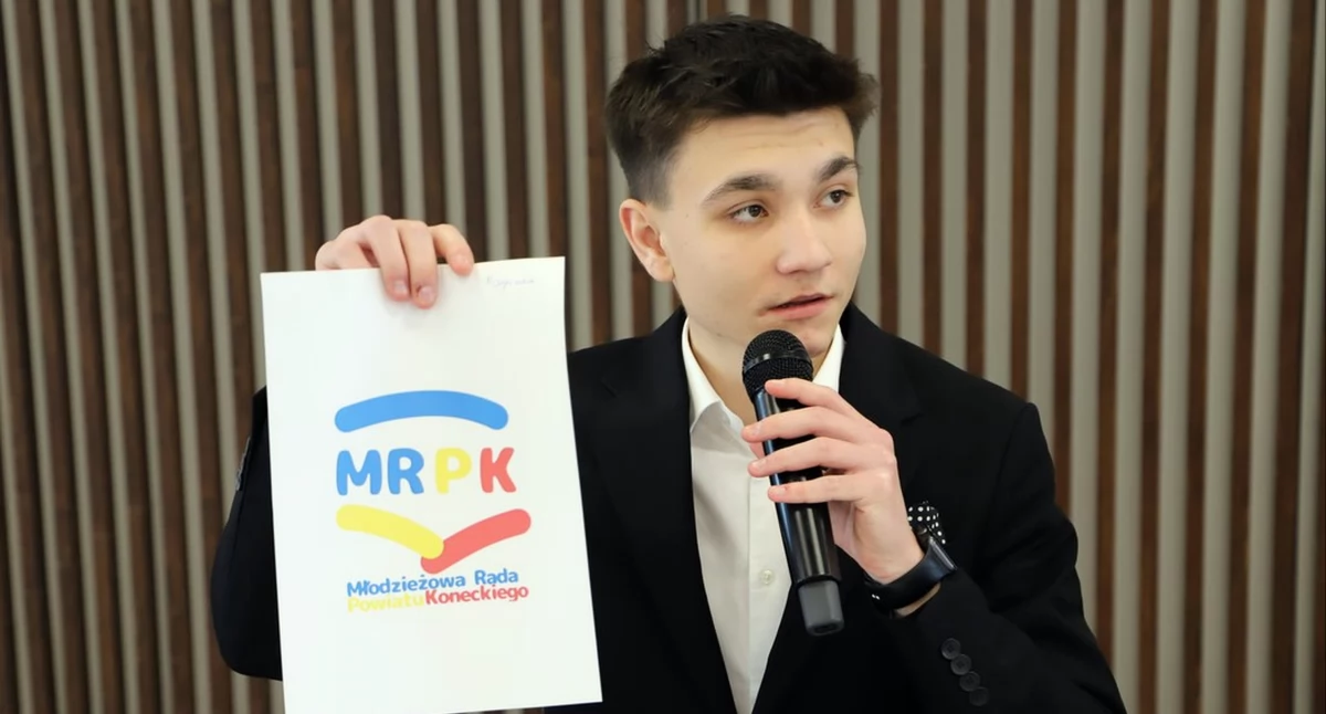 Młodzieżowa Rada Powiatu w Końskich wybrała swoje logo. Początek zbiórki Paczka dla seniora [ZDJĘCIA]