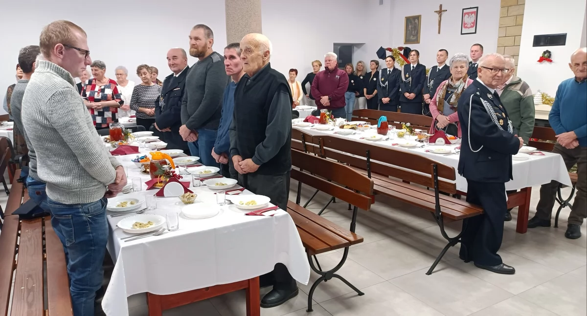 WĄSOSZ. Tradycyjne spotkanie opłatkowe przyciągnęło tłumy ludzi [ZDJĘCIA]