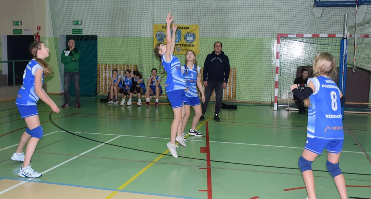 Drużyny szkolne z powiatu koneckiego zagrały w XI Finale Wojewódzkim Festiwalu Minipiłki Siatkowej dziewcząt [ZDJĘCIA]