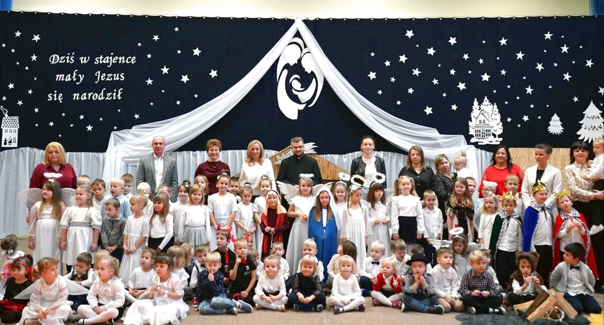 Jasełka bożonarodzeniowe w szkole w Gowarczowie. A nawet dwa jasełka [GALERIA ZDJĘĆ]