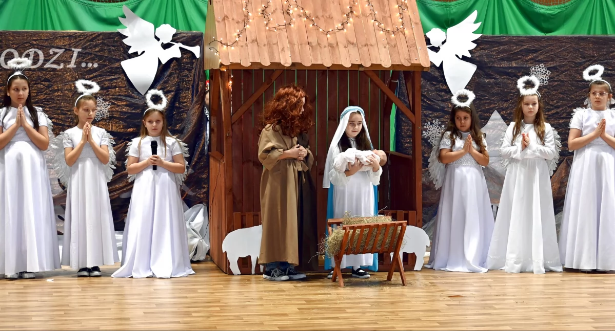 GMINA RADOSZYCE. Szkolne Jasełka Bożonarodzeniowe oczarowały wszystkich! [FOTORELACJA]