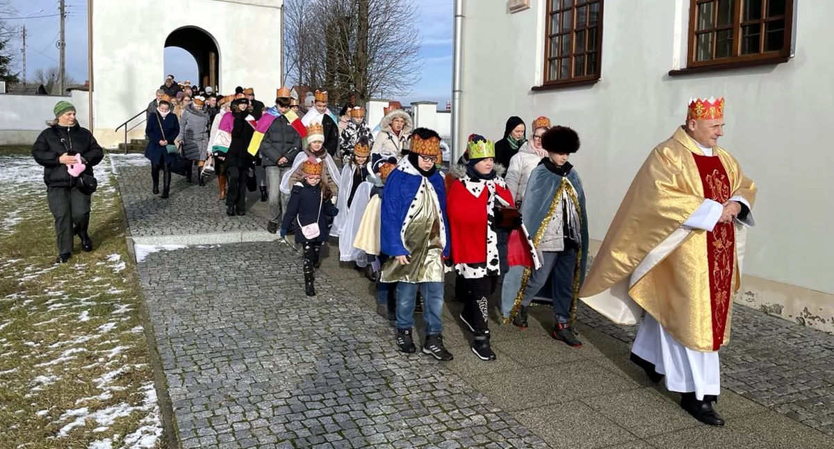 GMINA STĄPORKÓW. Orszak Trzech Króli po raz pierwszy w Odrowążu [FOTORELACJA]