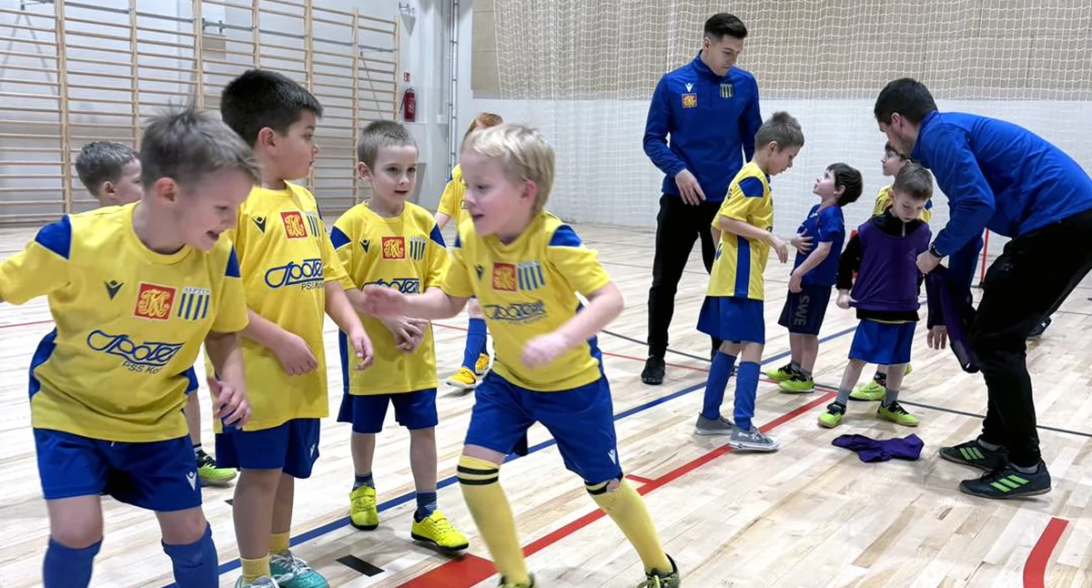 Najmłodsze grupy Akademii Neptun Końskie z przytupem rozpoczęły nowy rok. Trwa nabór nowych adeptów futbolu