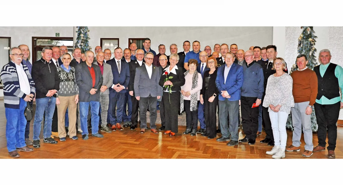 KOŃSKIE. Perłowy jubileusz strażaków emerytów. Koło strażackie nr 8 ma już 30 lat! [ZDJĘCIA]