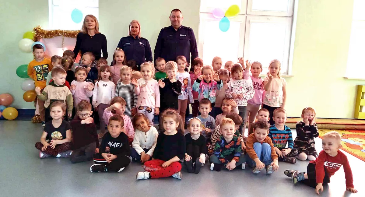 Bezpieczeństwo ponad wszystko! Spotkanie policjantów z przedszkolakami w Smykowie [ZDJĘCIA]