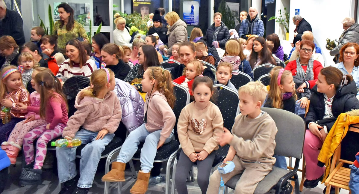 W Koneckim Centrum Kultury zagościł Czerwony Kapturek. TeatrOlO i UTW w akcji [ZDJĘCIA]