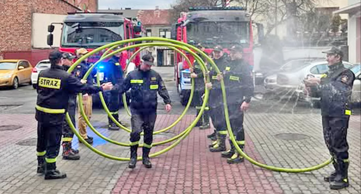 KOŃSKIE. Emerytura ogniomistrza. Żegnał go szpaler kolegów i spirala strażackiego węża