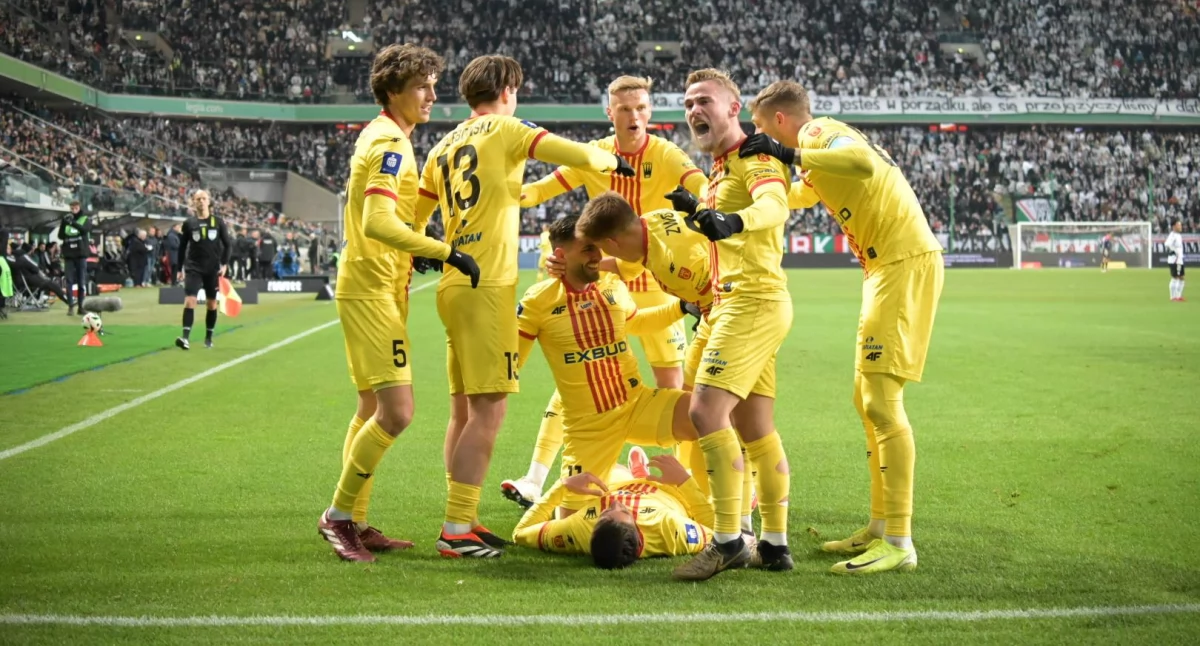 Remis Korony Kielce na Łazienkowskiej. Ekipa trenera Jacka Zielińskiego z przewagą jednego gracza