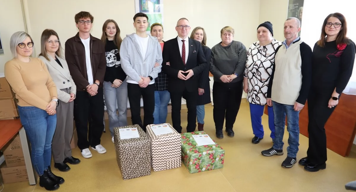 Paczka dla seniora. Młodzieżowa Rada Powiatu Koneckiego podsumowała akcję pomocową [ZDJĘCIA]