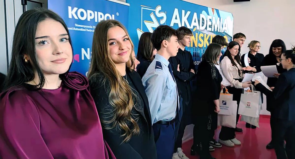 Uczniowie szkół z powiatu koneckiego laureatami konkursu wojewódzkiego o Internecie [ZDJĘCIA]