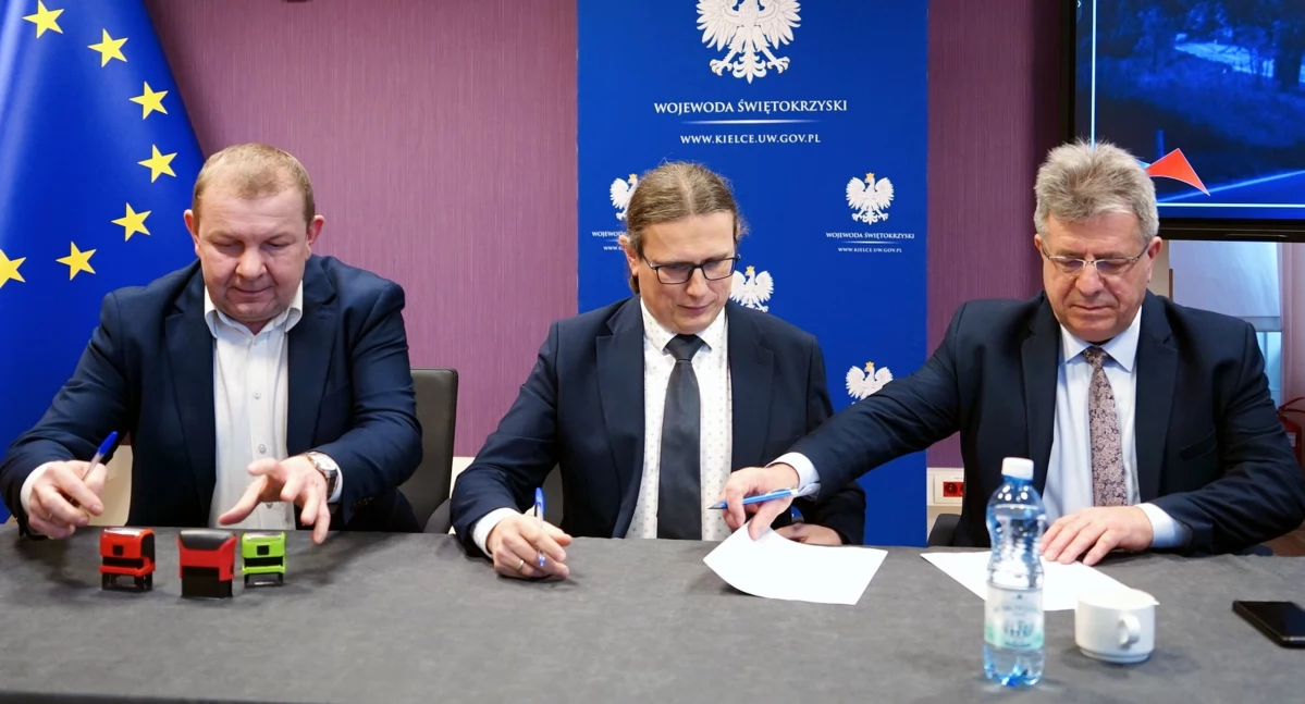GMINA STĄPORKÓW. Umowa na remont drogi gminnej w Wielkiej Wsi podpisana. Skąd pochodzą pieniądze na tę inwestycję?