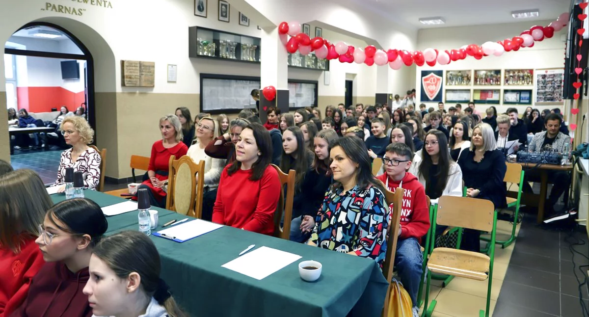 W I LO w Końskich rozstrzygnięto I Powiatowy Konkurs Piosenki Obcojęzycznej - Edycja Walentynkowa [ZDJĘCIA]