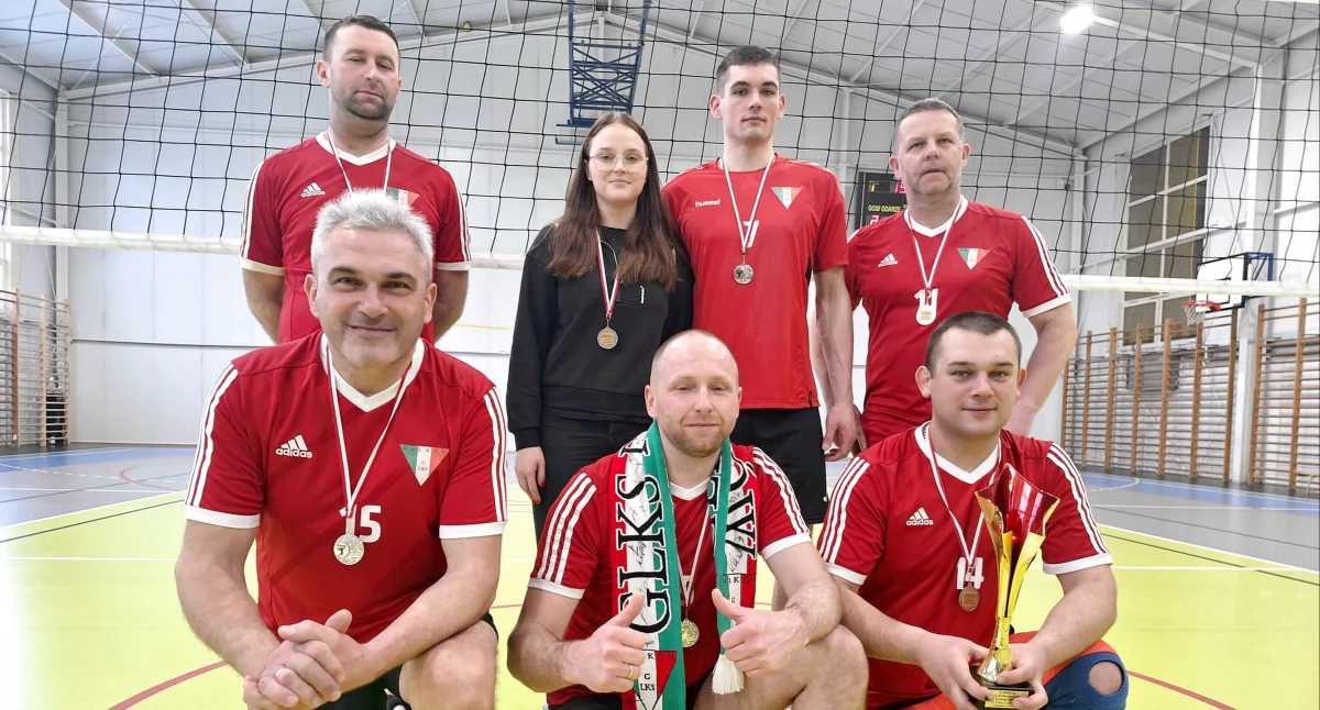Siatkarze GLKS Fałków na drugim stopniu podium turnieju w Gomunicach. Przegrali dopiero w finale