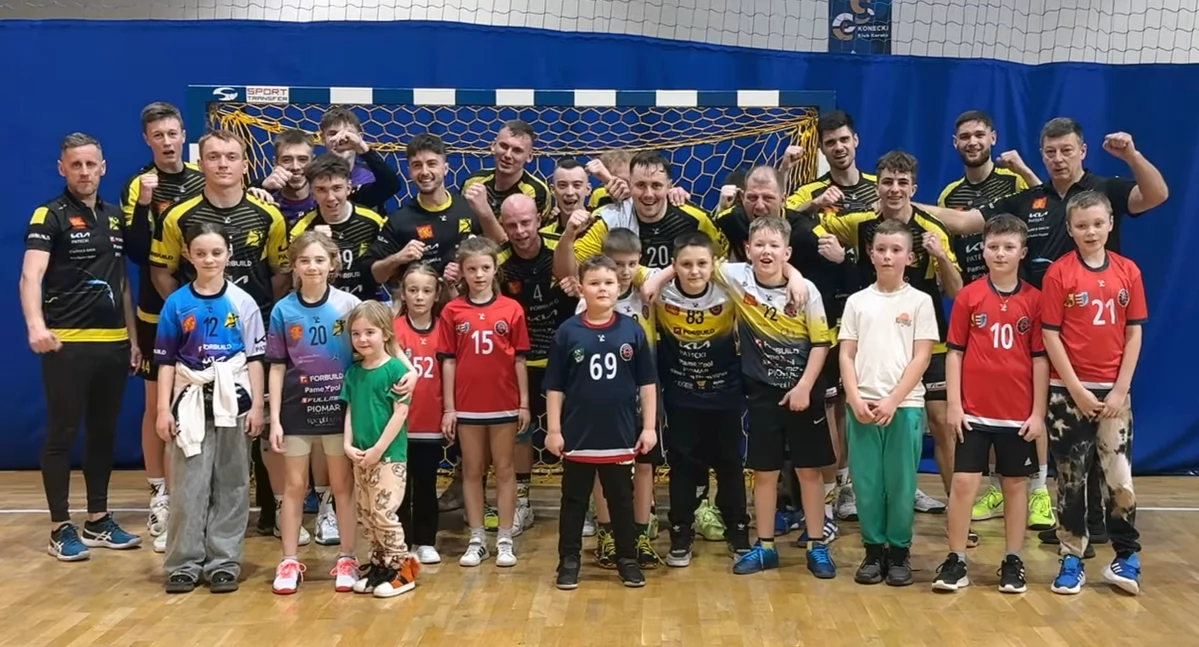 I liga piłkarzy ręcznych, grupa D. Szczypiorniści KSSPR Końskie znakomicie wywiązali się z roli faworyta