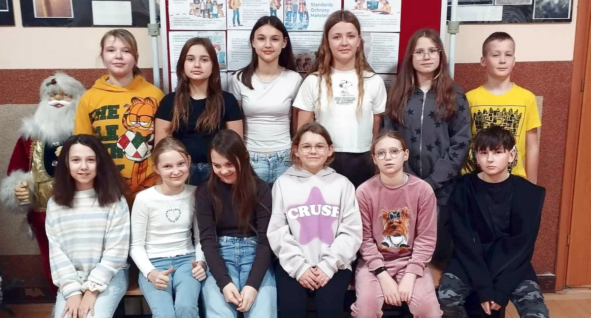 Uczniowie ze Szkoły Podstawowej w Pomykowie w II etapie ogólnopolskiego projektu edukacyjnego Tradycyjny sad