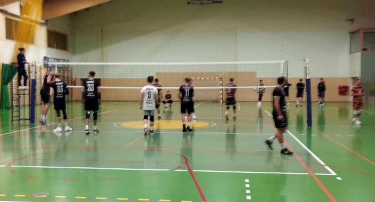 Świętokrzyska I Liga Mężczyzn. Siatkarze Fair Play Końskie oddalili się od piątego miejsca w lidze