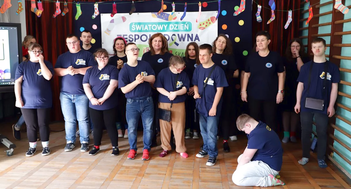 Chodzili w kolorowych skarpetkach nie do pary, czyli Światowy Dzień Osób z Zespołem Downa w SOSW w Baryczy [ZDJĘCIA]