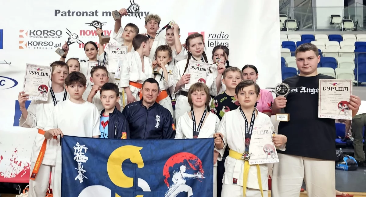 Konecki Klub Karate Kyokushin z kolejnymi trofeami. Podopieczni Mateusza Garbacza przywieźli z Mielca 9 medali! [ZDJĘCIA]