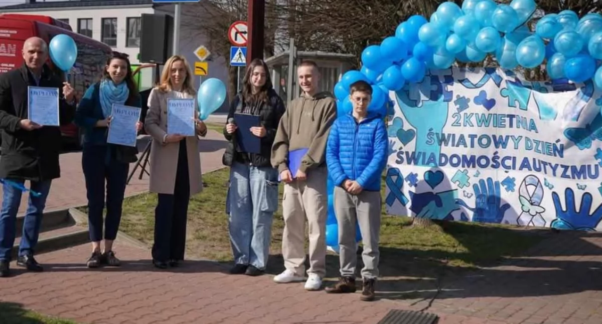 Gowarczów solidarny z osobami w spektrum autyzmu - wyjątkowa inicjatywa społeczna [ZDJĘCIA]