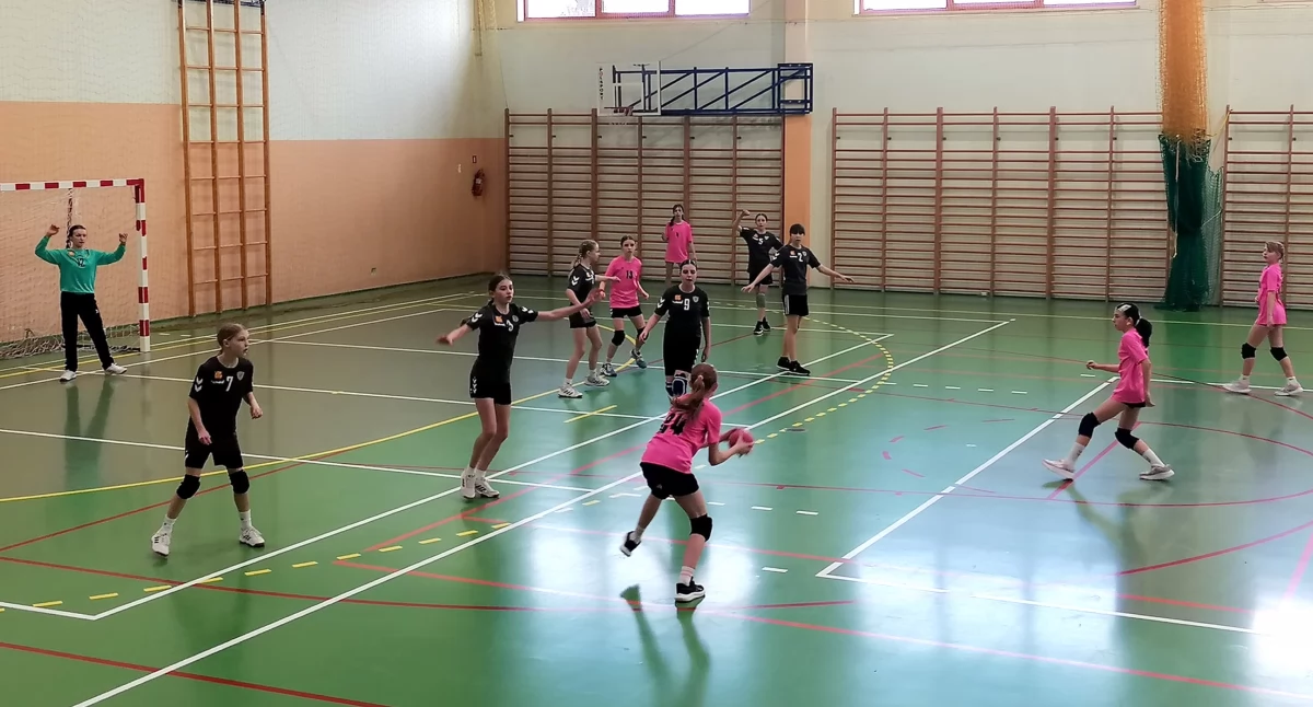 Świętokrzyska Liga Dziewcząt. Świetny początek rozgrywek szczypiornistek UKS Olimpia Końskie