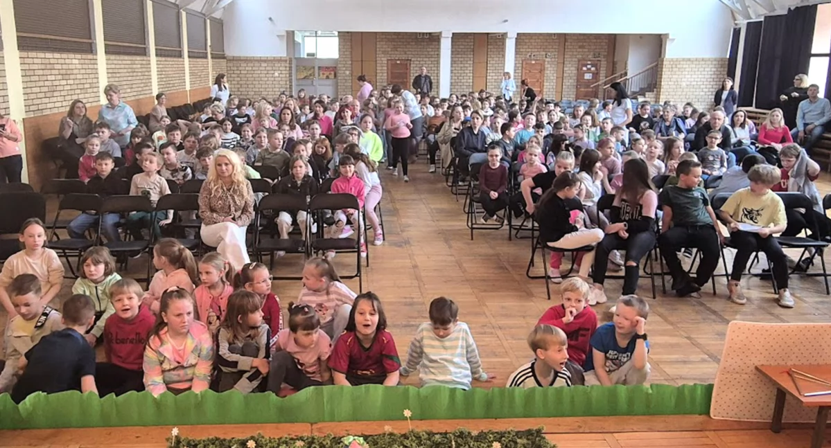 Świąteczne impresje na scenie w Końskich i Stąporkowie. Uroczysty apel wielkanocny i refleksje współczesne [ZDJĘCIA]
