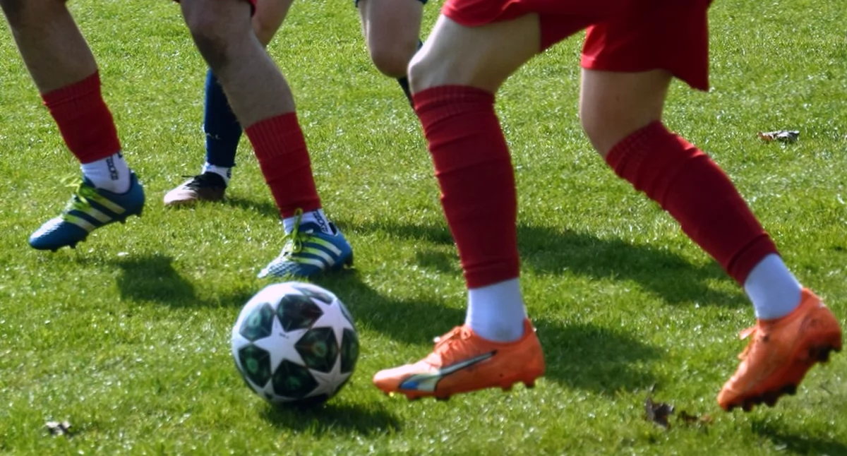 Klasa B, grupa 1. Tęcza Gowarczów pozostaje niepokonaną w lidze drużyną piłkarskiej wiosny!