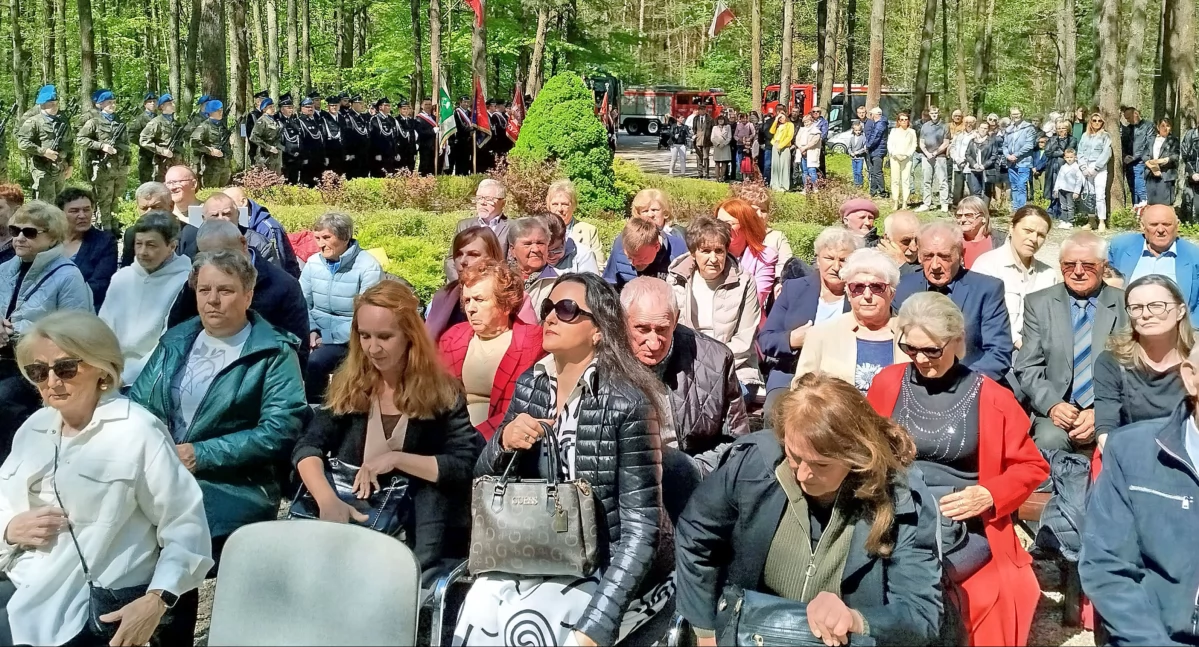   SMYKÓW.  Tragedia niewinnych ludzi. Niemiecka pacyfikacja mieszkańców Królewca i Adamowa. 