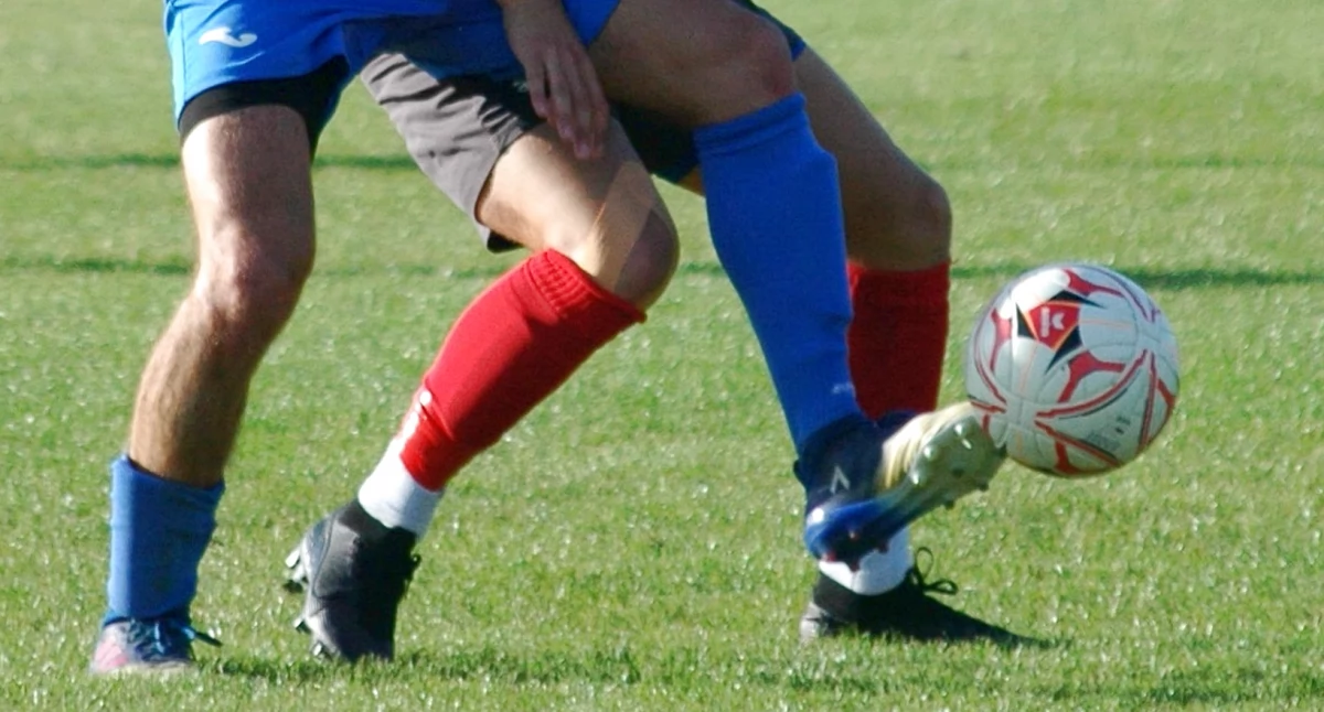 RSActiv IV liga świętokrzyska. Neptun Końskie rozpoczął 27 kolejkę starciem z sąsiadem w ligowej tabeli