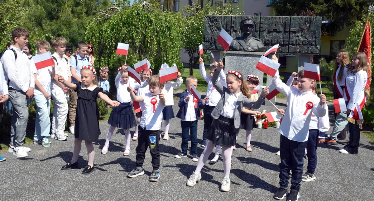 KOŃSKIE. Przy pomniku Hubala i pod dębami katyńskimi. Uczcili pamięć bohaterów II wojny światowej [ZDJĘCIA]