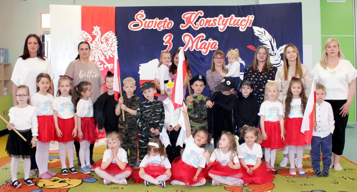 3 Maja w przedszkolu w Smykowie i szkole w Miedzierzy. Uczcili jedno z najważniejszych wydarzeń w historii Polski [GALERIA ZDJĘĆ]