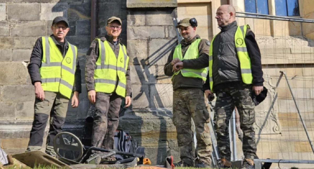 Prace archeologiczne przy koneckiej kolegiacie przyniosły efekty. Znaleźli skarby, które ziemia skrywała przez wieki [ZDJĘCIA]