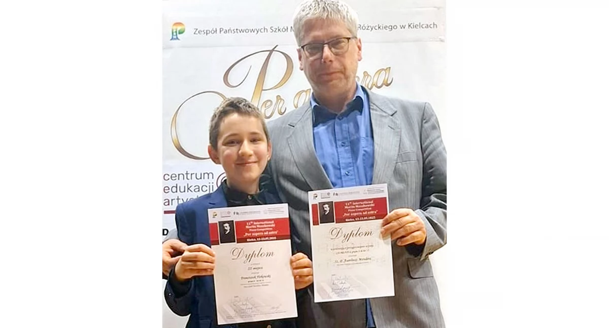 KOŃSKIE, KIELCE. Konecki pianista Franciszek Firkowski nagrodzony w międzynarodowym konkursie [ZDJĘCIA]