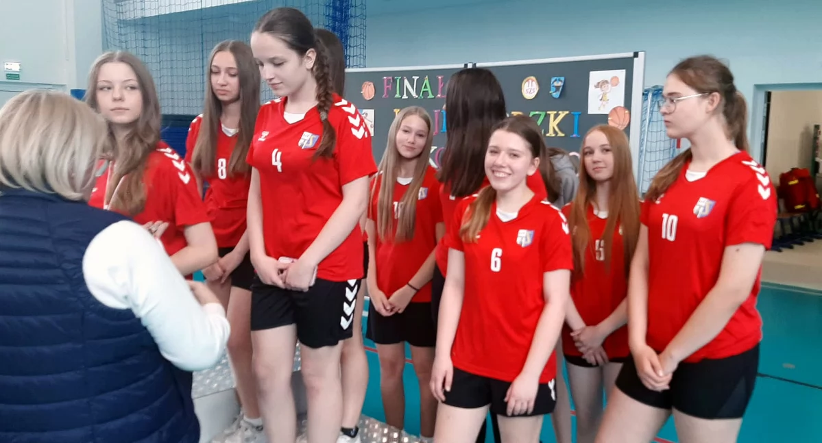 Koszykarki z PSP nr 2 w Stąporkowie na trzecim miejscu Świętokrzyskich Igrzysk Młodzieży Szkolnej w koszykówce dziewcząt [ZDJĘCIA]
