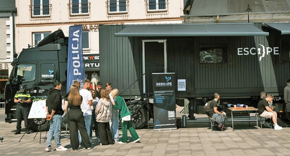 Escape Truck - interaktywna ciężarówka edukacyjna na koneckim rynku z wiedzą o handlu ludźmi [ZDJĘCIA]
